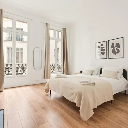 180m2 Haussmann 4br 3 Bath Golden Triangle Champs Elysees & Opera Paris
