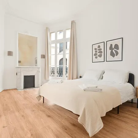 180m2 Haussmann 4br 3 Bath Golden Triangle Champs Elysees & Opera Paris