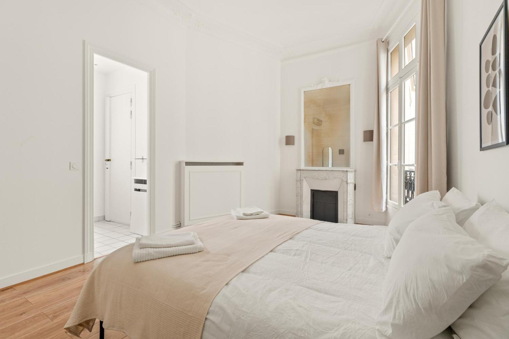 180m2 Haussmann 4br 3 Bath Golden Triangle Champs Elysées&opéra